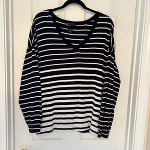 Long sleeve V neck striped sweater with zipper sides